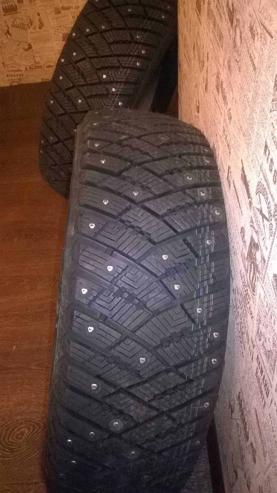 Переобулся в новую резину Goodyear Ultragrip Ice Arctic R16 215/65 ...