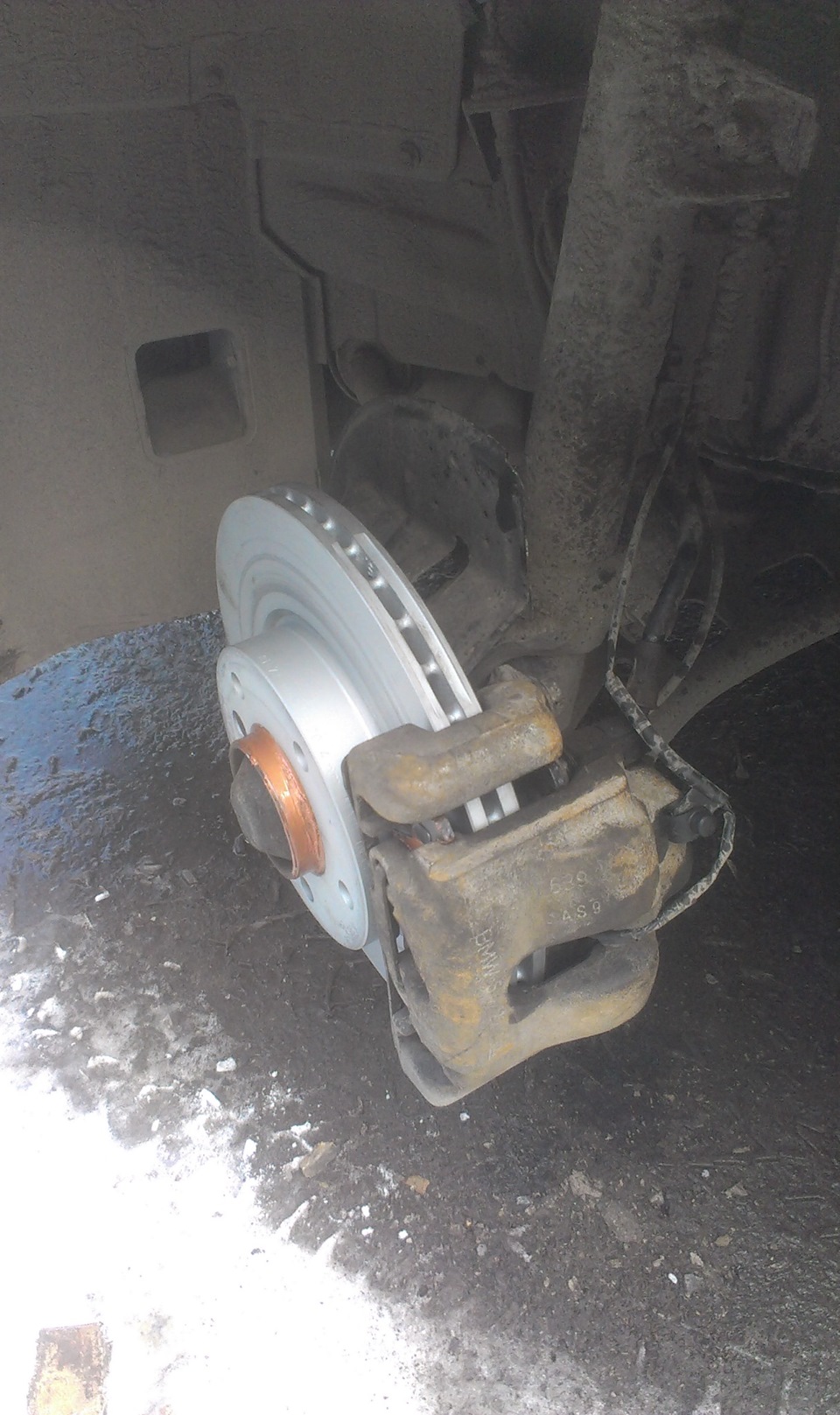 Самостоятельно поменял тормозные диски и колодки с рем.комплектами ...