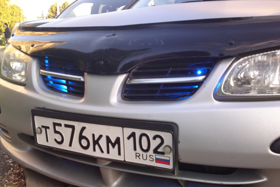 Подсветка решетки радиатора + рисунок на дефлектор капота — Nissan ...