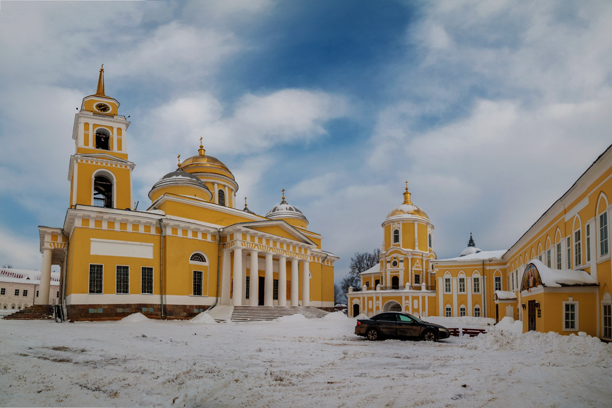 Нилова пустынь на Селигере осень