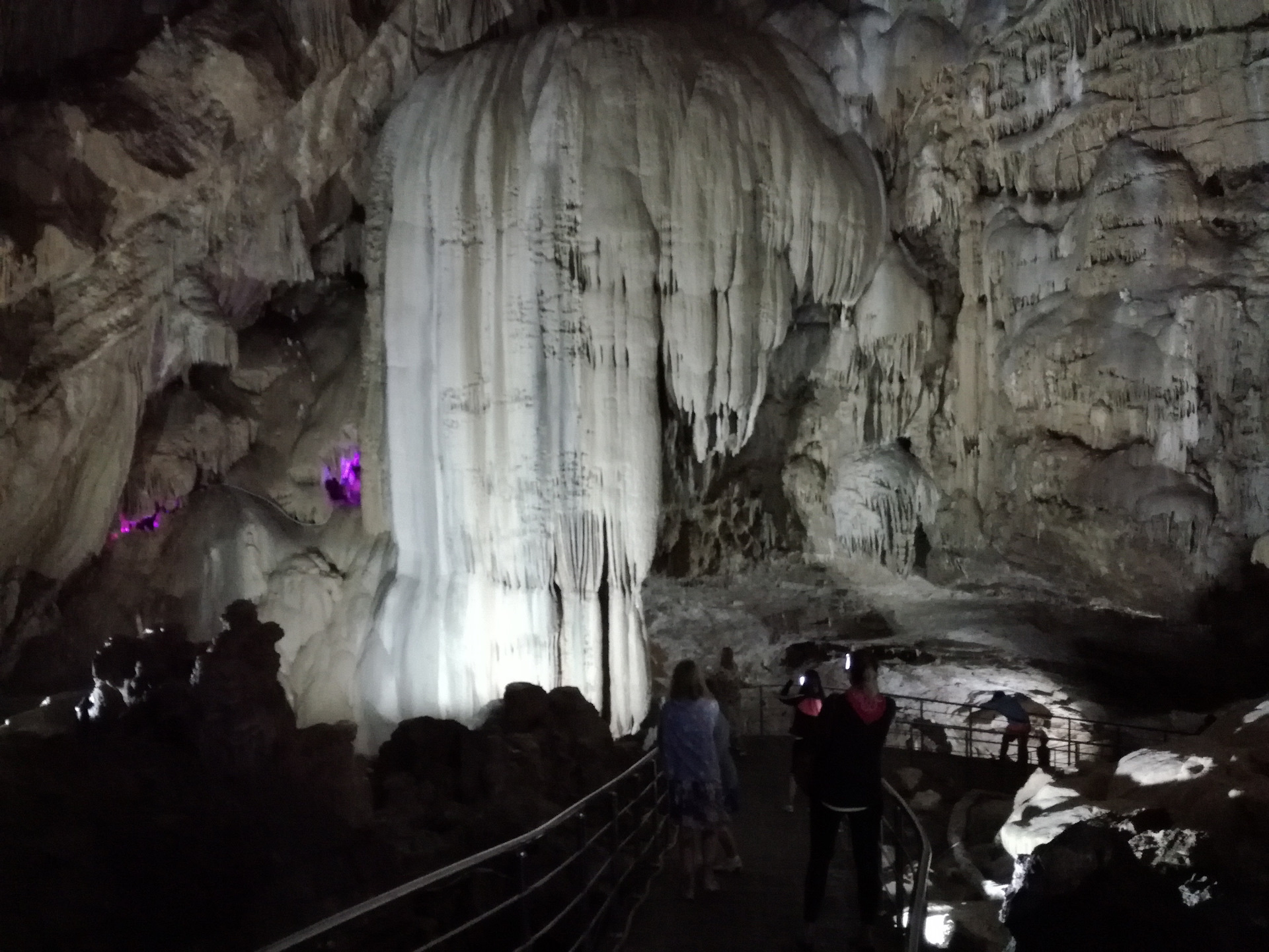Новый Афон водопад в пещере