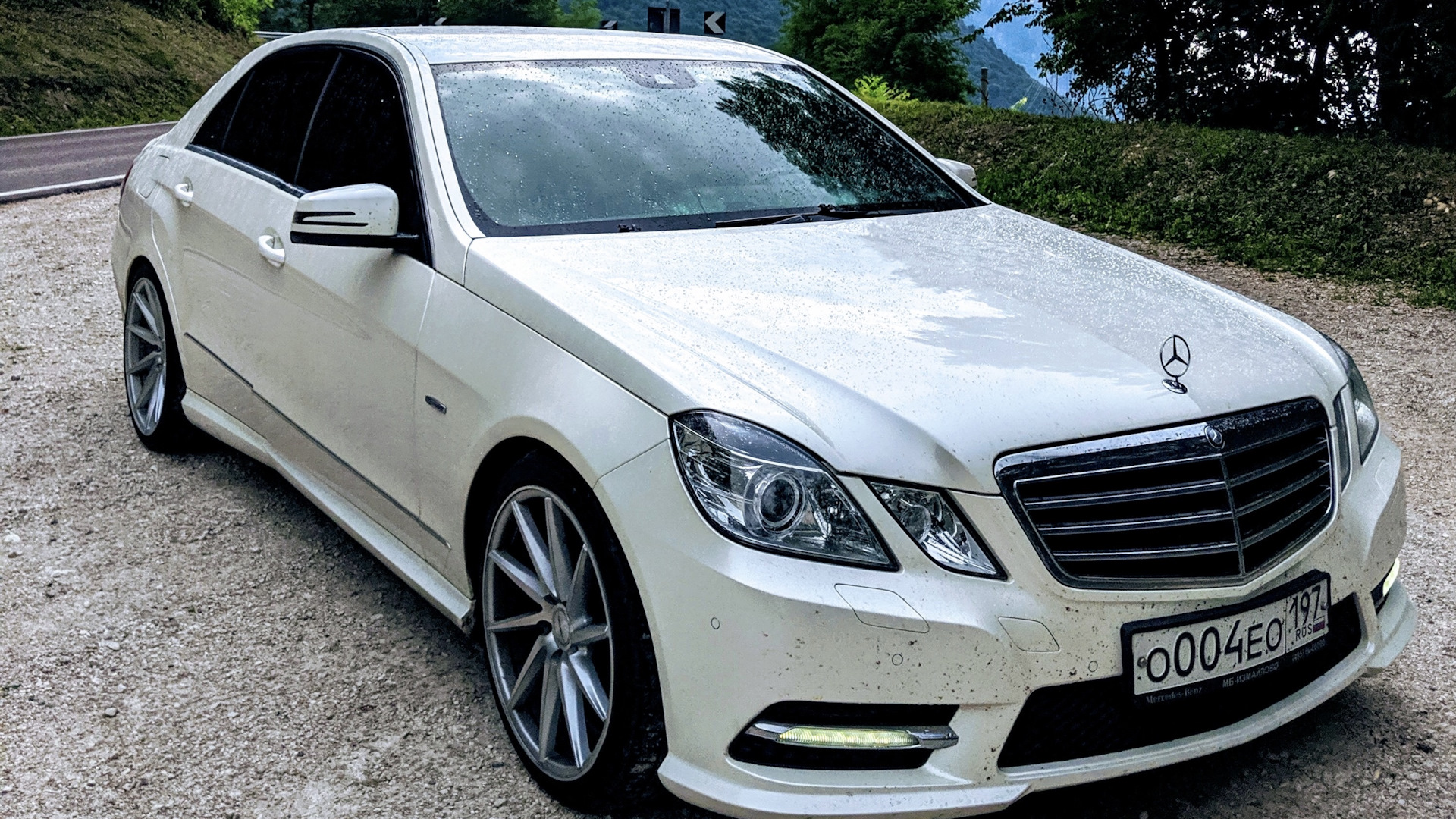 Mercedes w212 1.8. Е 350 w212 4matic. E300 w212. W212 e500 Biturbo. E212 beli.