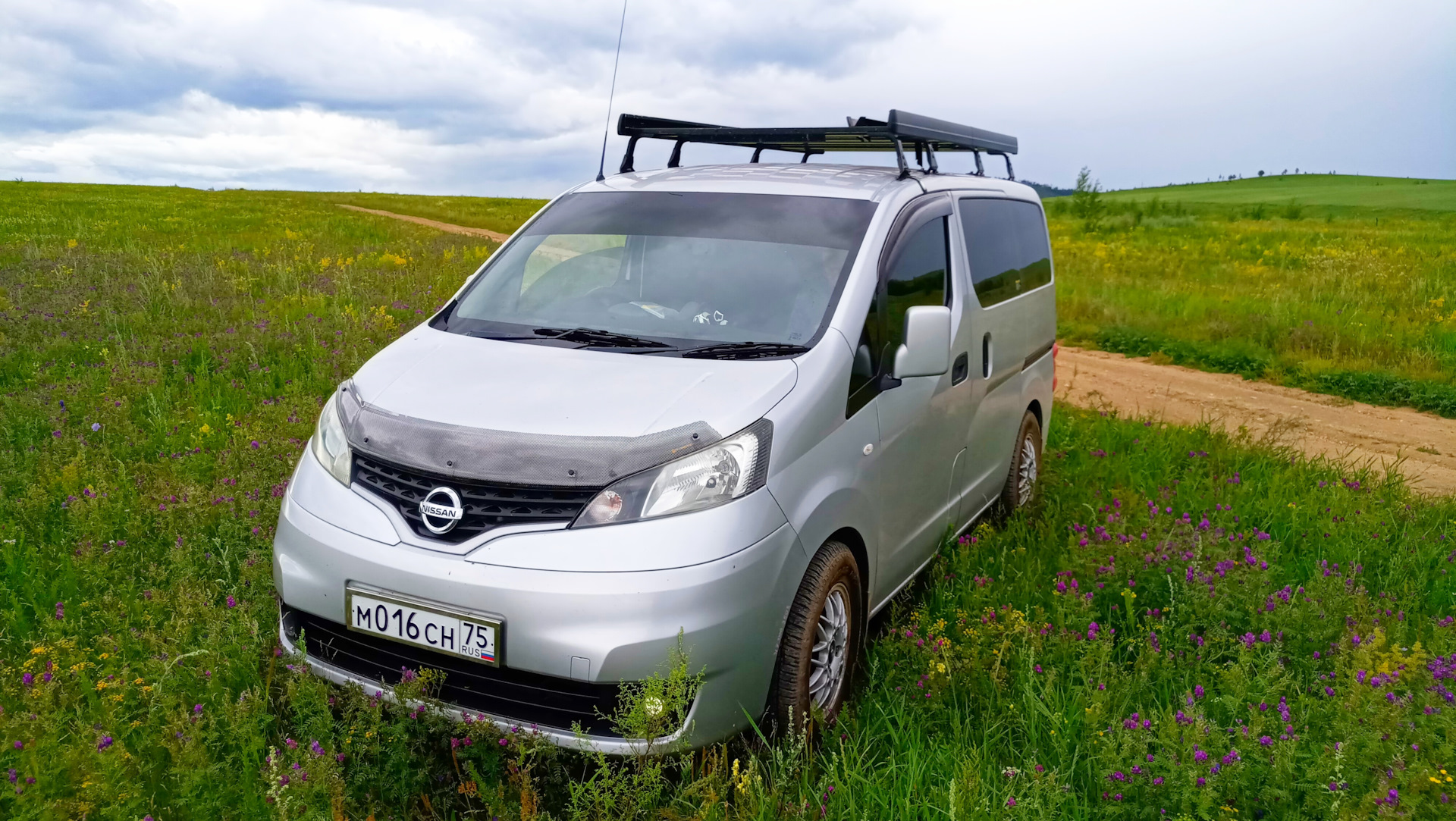 Маркиза Nissan nv200