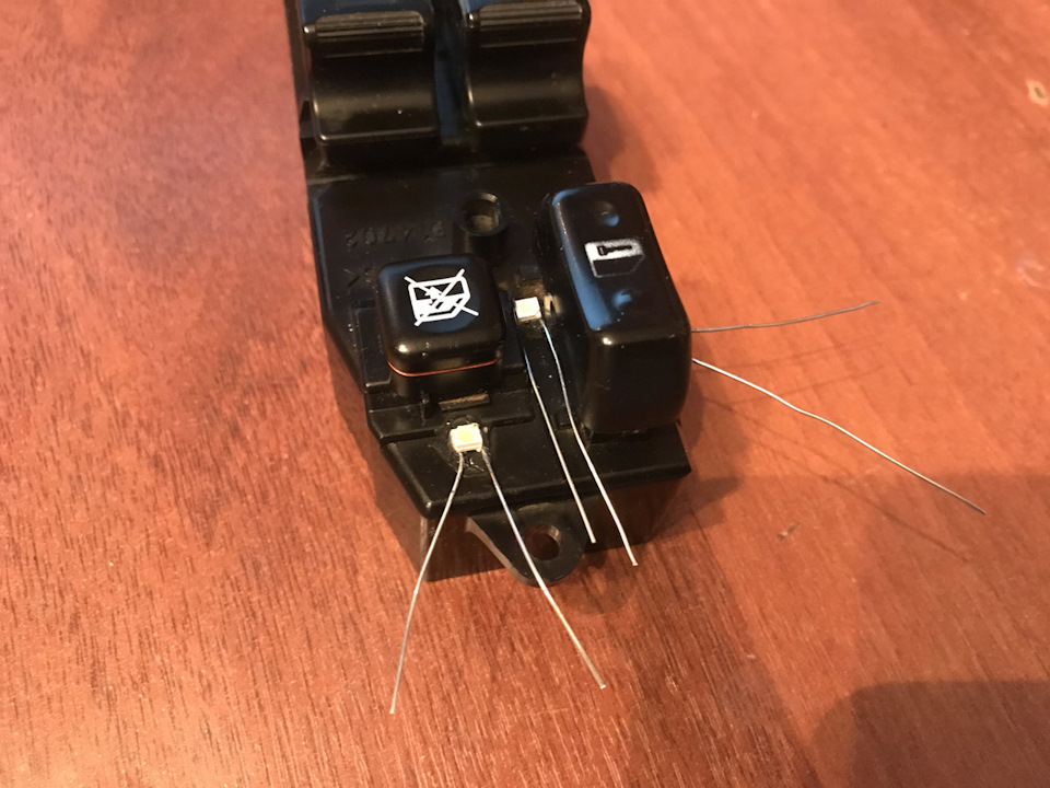 Подсветка кнопок стеклоподъемников в Тойота Камри XV30, 2005г.в ...