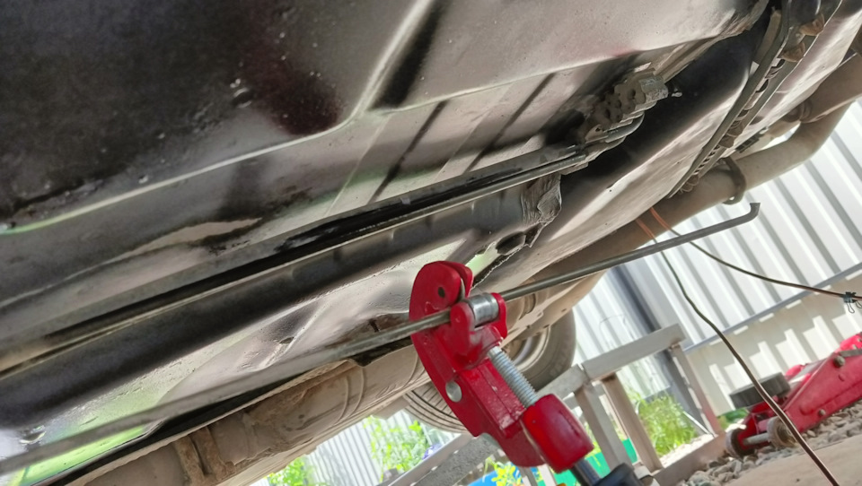 Пропали тормоза…замена задних тормозных контуров на медь. — Mercedes ...