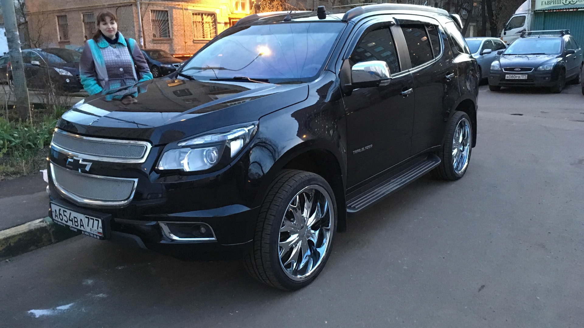 Chevrolet trailblazer 2013 тюнинг. Диски Шевроле Трейлблейзер 2013. Trailblazer 2013 мониторы. Трейлблейзер 2013 зеленый.