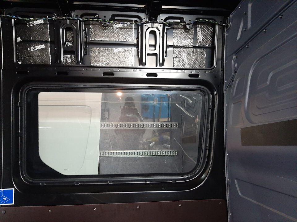 Переоборудование цельнометаллических фургонов в пассажирские.Врезка ...