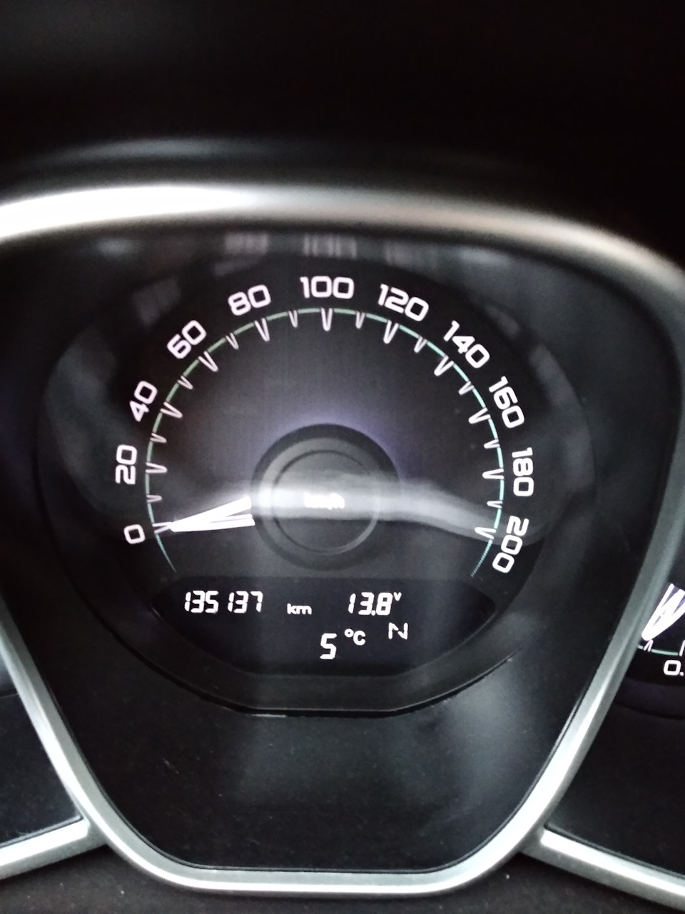 Без обогрева напряжение 13,8 В — Lada Vesta (1G)