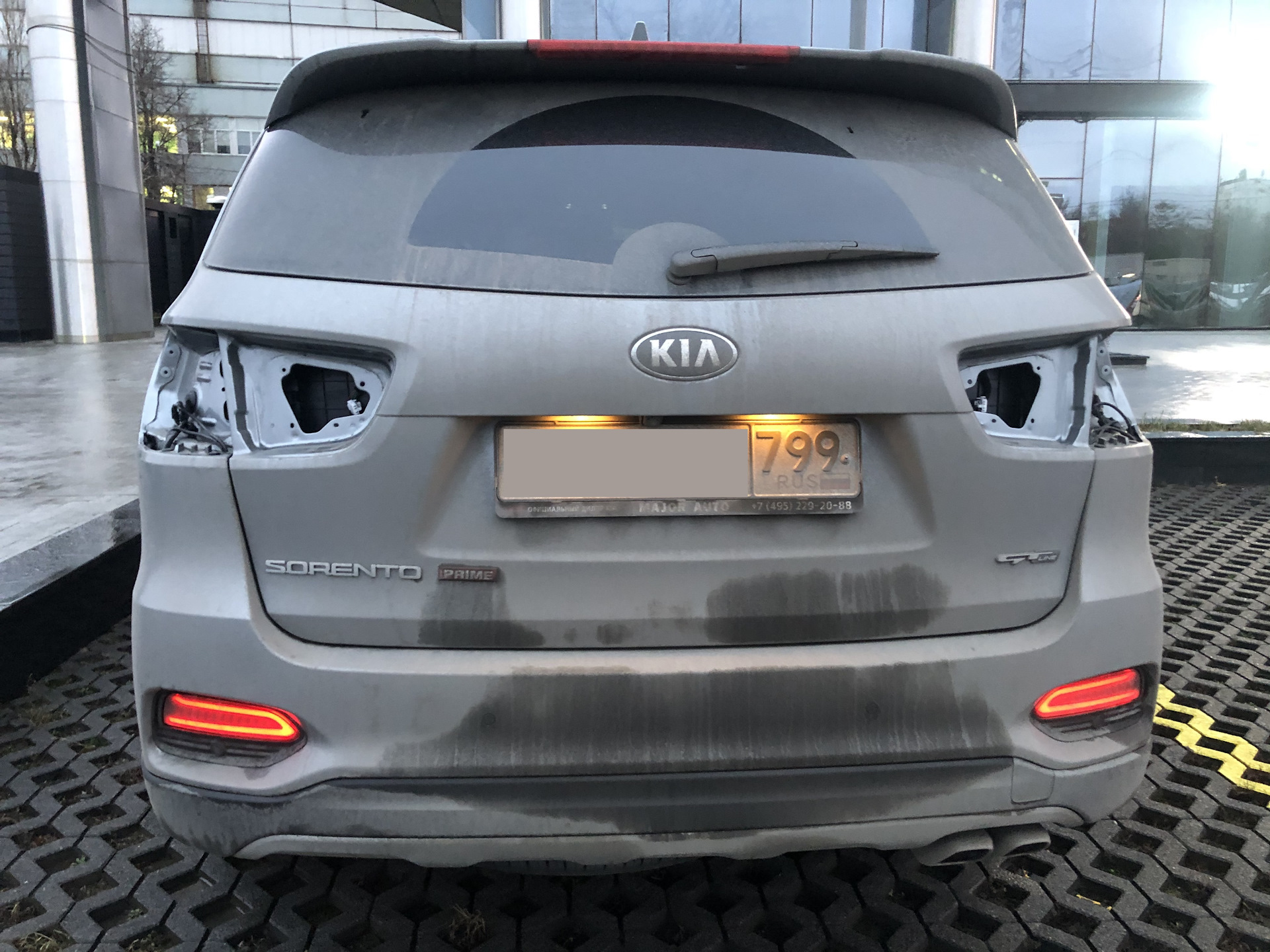 Переделка заднего. Kia Sorento Prime задние фары. Задний фонарь Kia Sorento Prime. Задние фонари Соренто Прайм переделка. Киа um (Соренто) сзади.