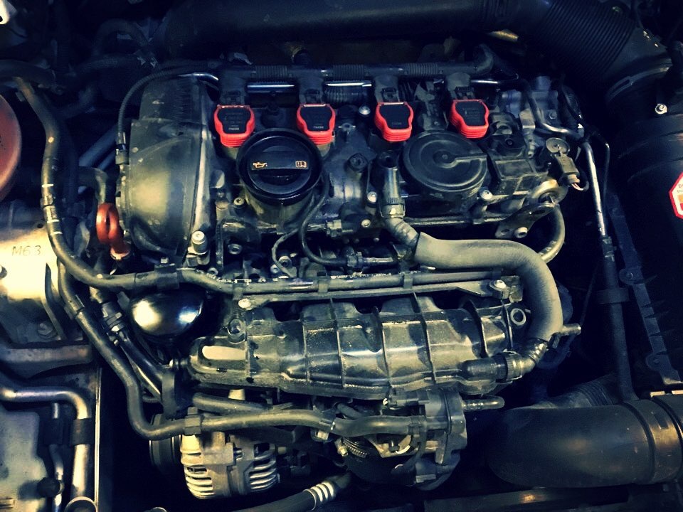 Пассат б6 двигатель в масле. Клапана Фольксваген Пассат СС 2013. Пассат б6 2.0 пропуски зажигания. Катушки VW Passat cc. Нумерация цилиндров Пассат б6 FSI.