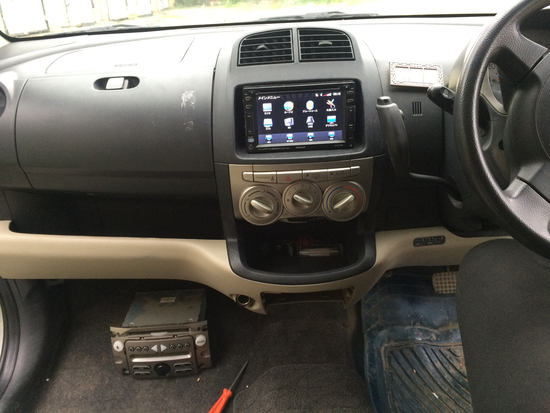 Как снять магнитолу на тойота пассо Замена штатной магнитолы - Toyota Passo, 1 л, 2009 года автозвук DRIVE2