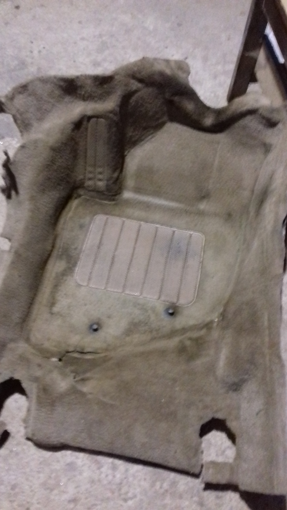 Замена ковролина под ногами водителя — Volvo XC70 II, 2,4 л., 2001 года ...