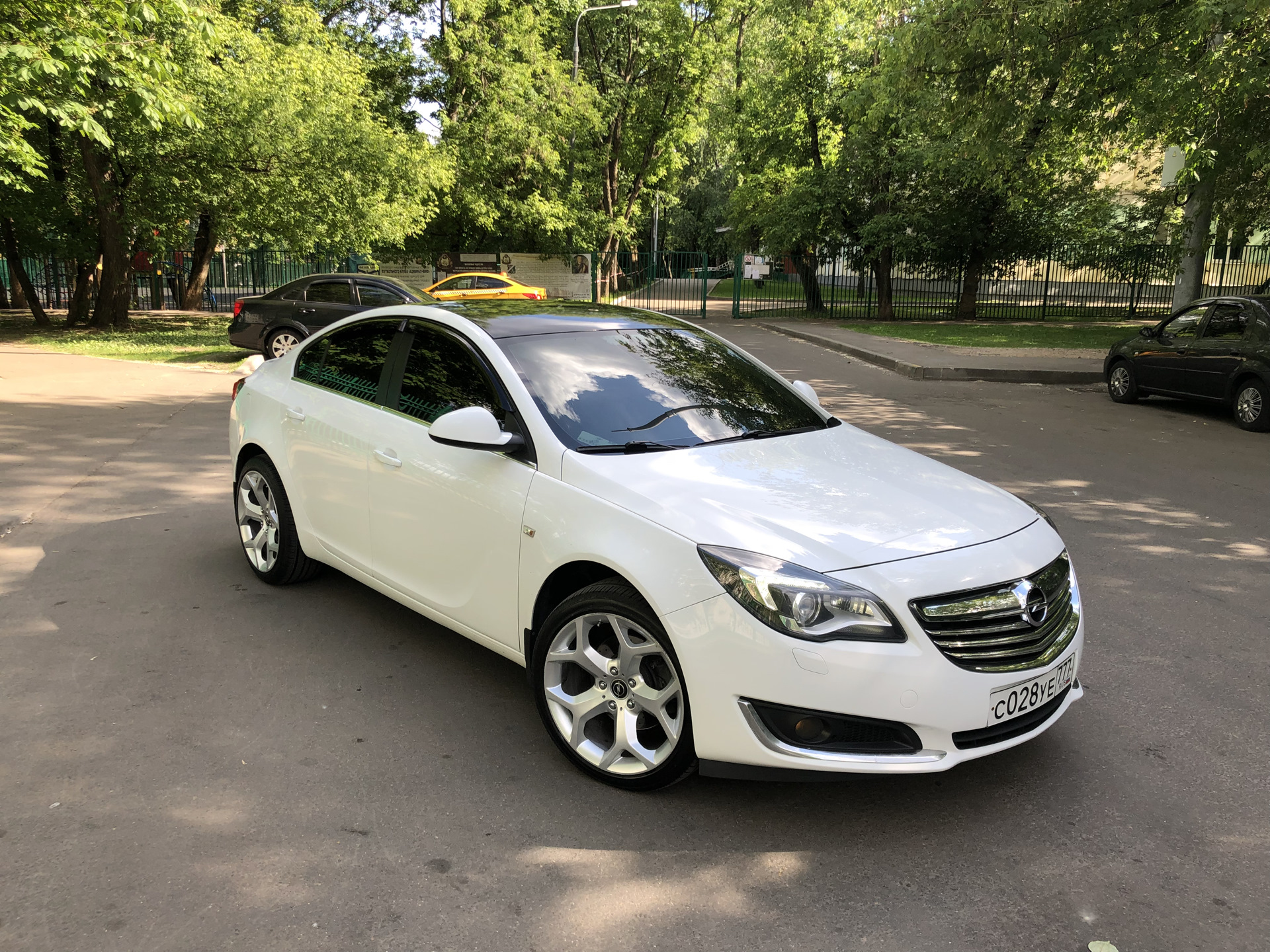 Opel Insignia 2014 белая