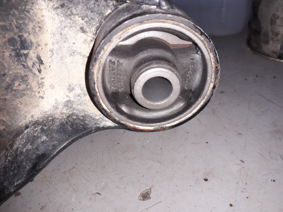 передние сайлентблоки на kia sportage. замена передних саленблоков. замена передних саленблоков. как заменить верхние сайлентблоки на bmw передние на bmw e39. сайлентблок передних рычагов опель.