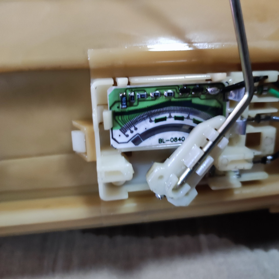 Замена платы датчика уровня топлива — KIA Sorento (1G), 2,4 л, 2005 ...