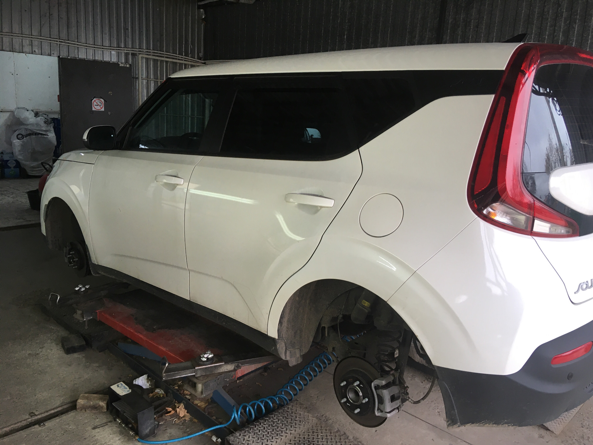 Переобувка на зимнюю резину 2007 км 4.12.23 — KIA Soul (3G), 1,6 л ...