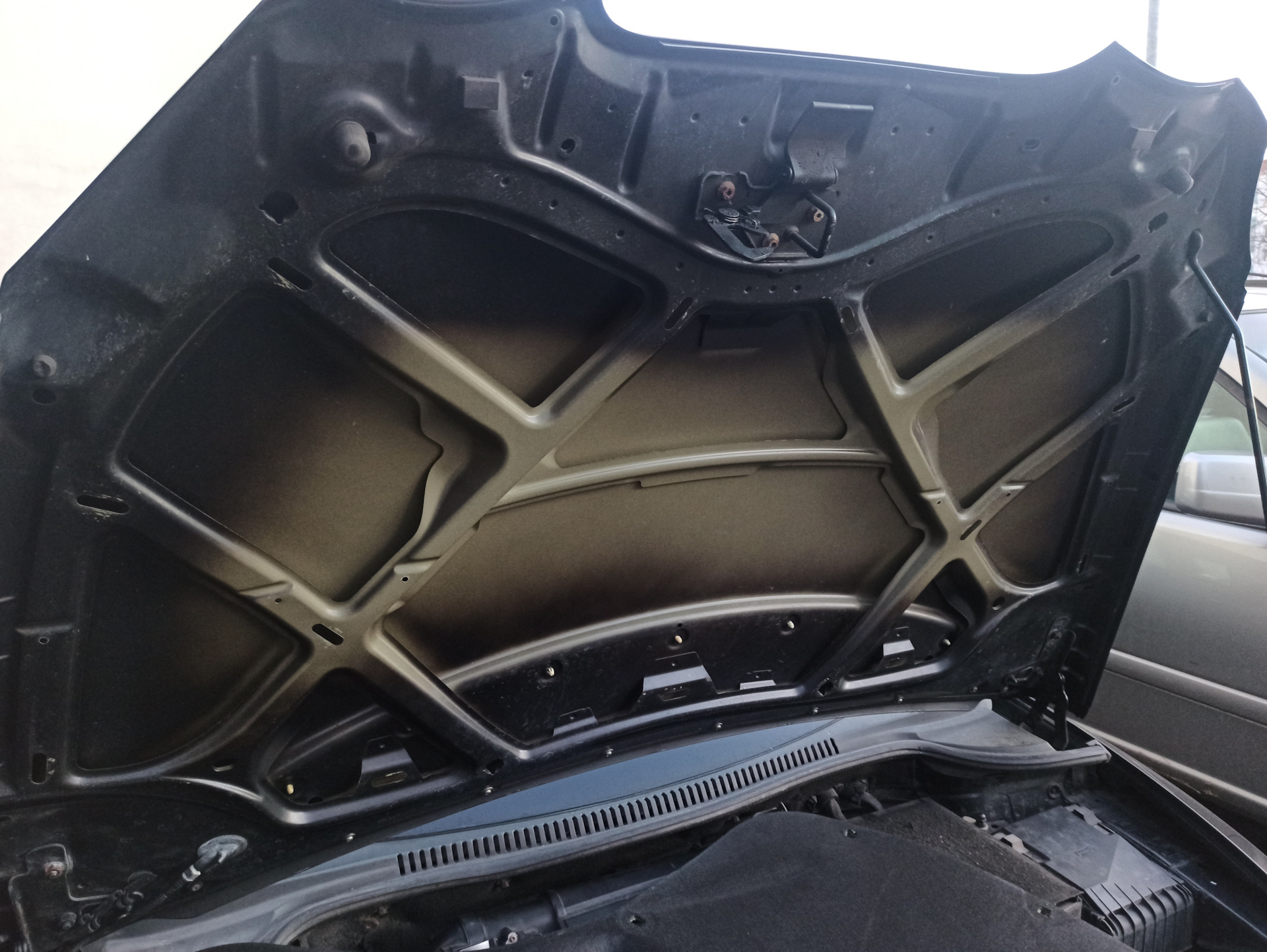 Внутренняя шумоизоляция капота Seat Leon 1P и болячка подтекание через ...