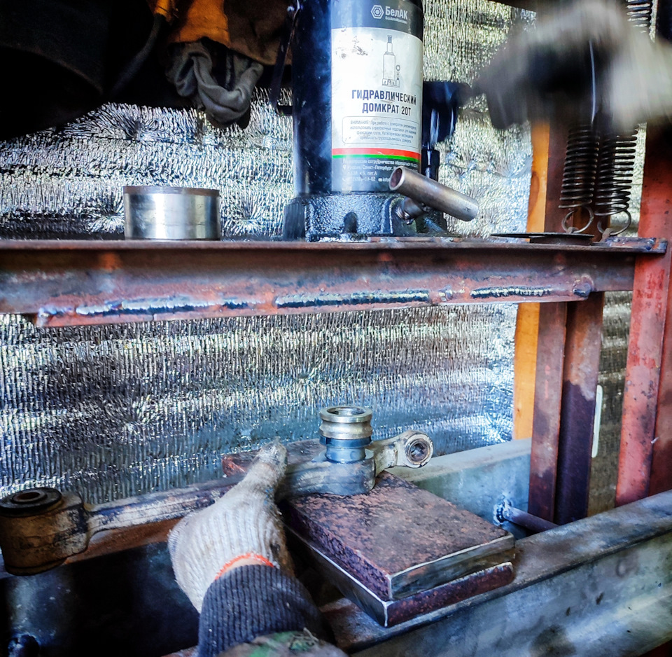 Процесс запрессовки самодельным прессом👍🏻 — Lada Приора хэтчбек