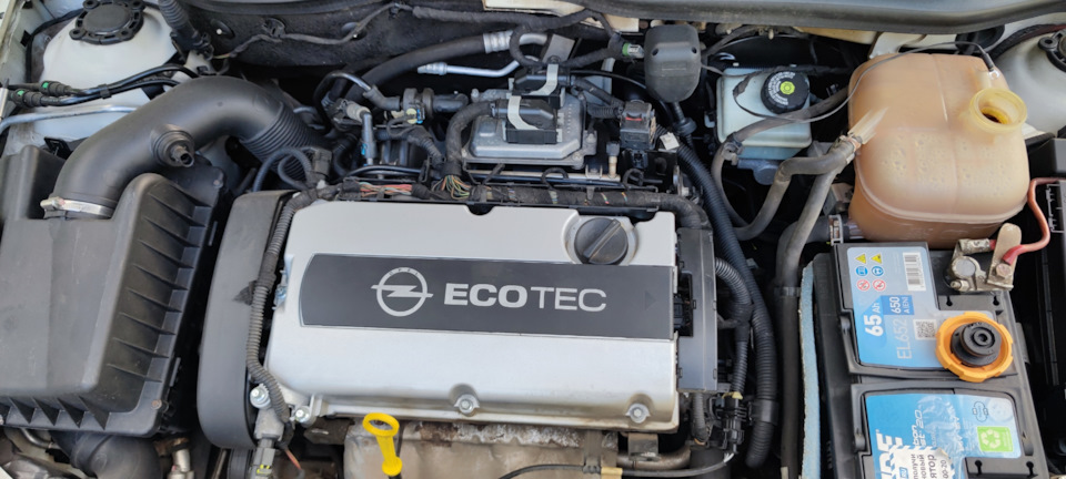 Замена шлангов подогрева дроссельной заслонки — Opel Astra H, 1,8 л ...