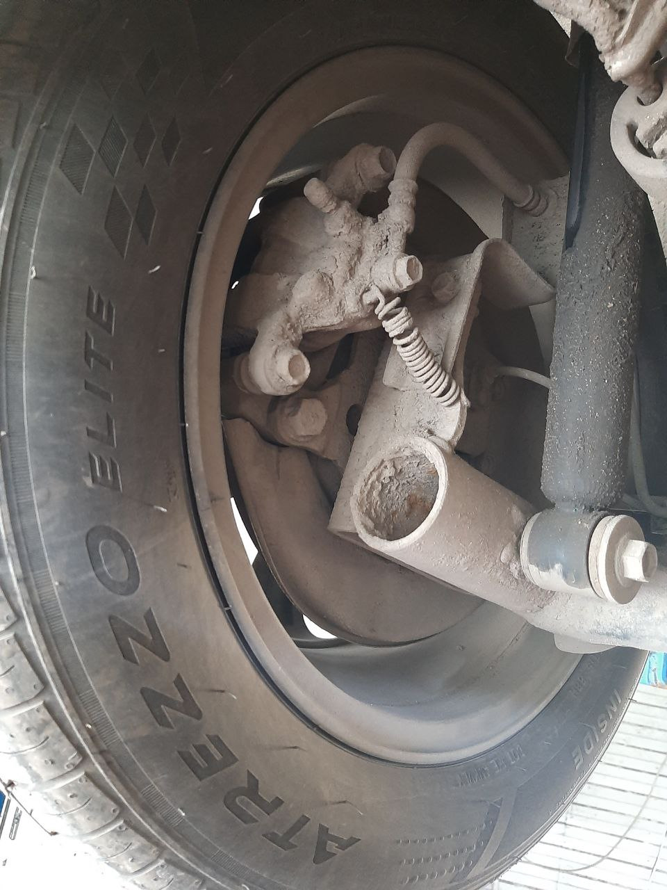 . — Nissan Tiida (1G)