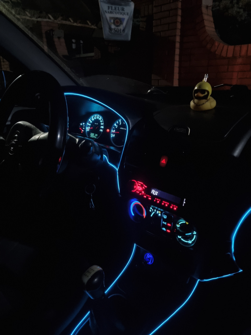 Подсветка в цвет приборки🙀 — Nissan Almera II (N16), 1,5 л, 2005 года ...