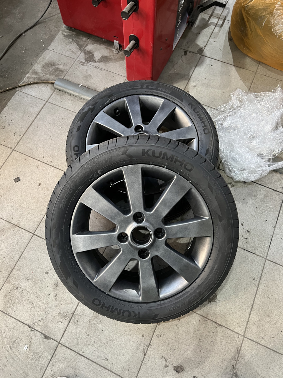 Продаю резину и диски R 16 — Daewoo Gentra, 1,5 л, 2013 года | шины ...
