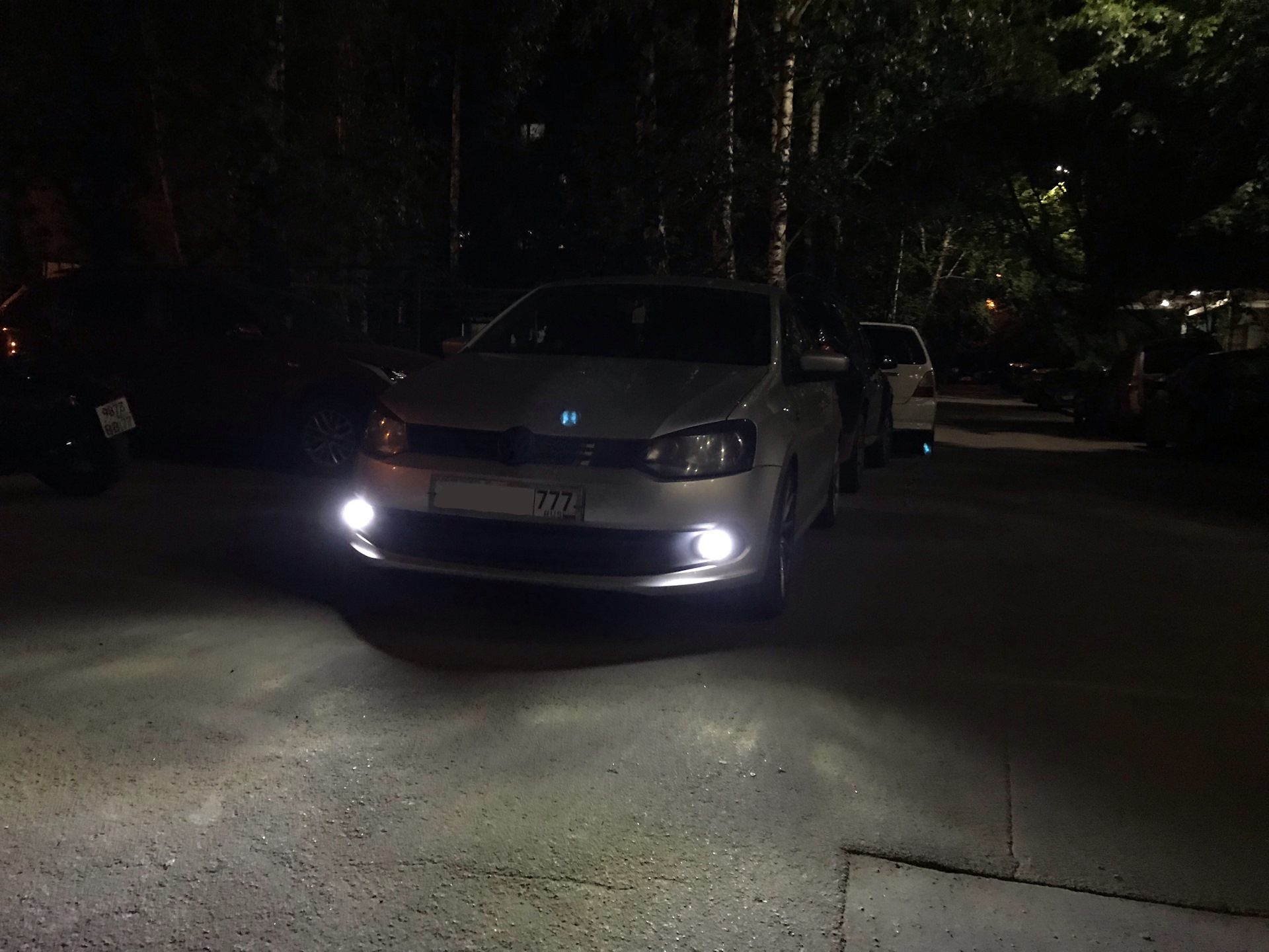 Как поменять лампочку противотуманки поло Замена диодных ламп в ПТФ - Volkswagen Polo Sedan, 1,6 л, 2012 года электроника 