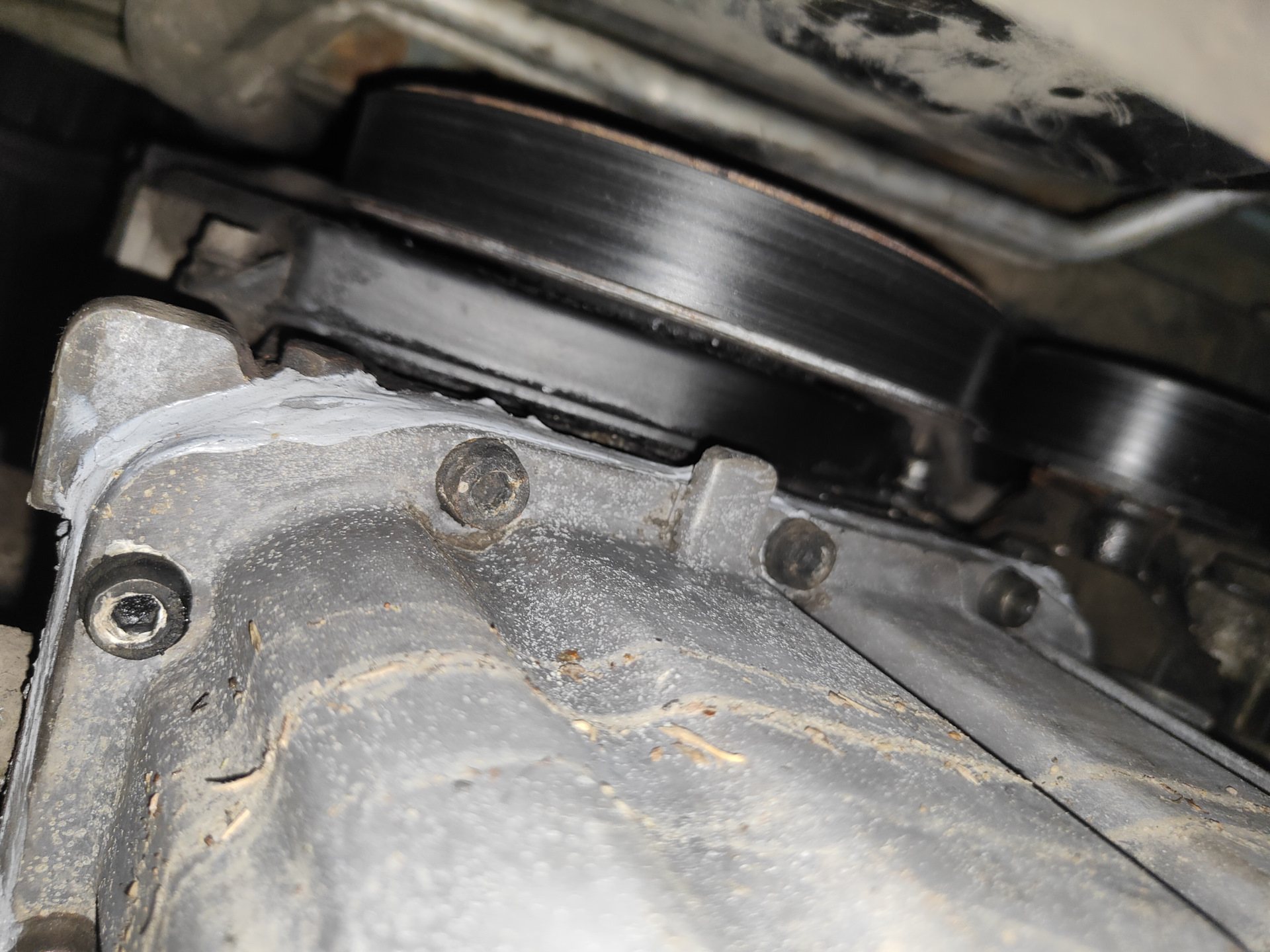 Замена прокладки поддона, прокладок пол клапанной крышкой, масла и ...