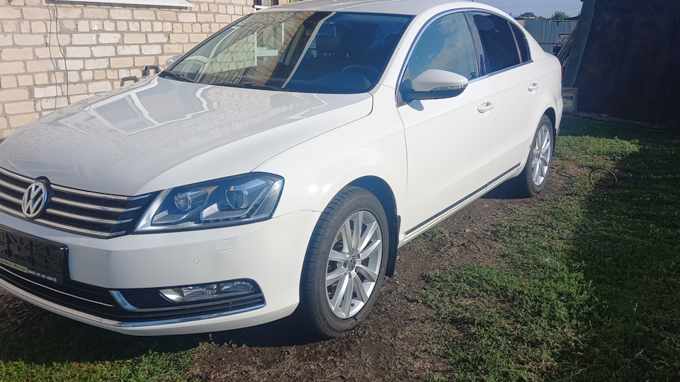 Volkswagen Passat Белый Лайнер