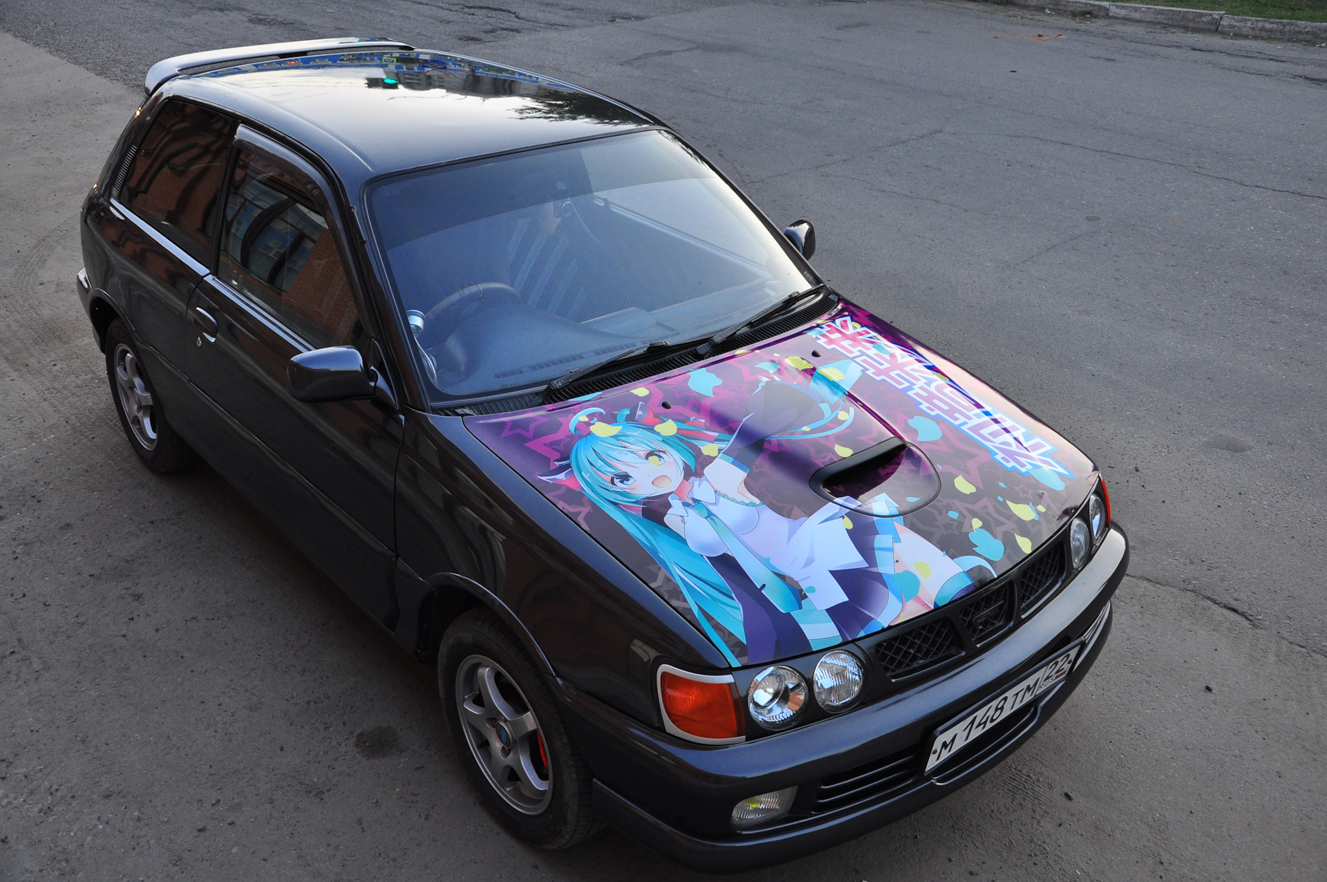 Капот в стиле 痛車 (itasha) — Toyota Starlet (80), 1,3 л, 1990 года |  стайлинг | DRIVE2