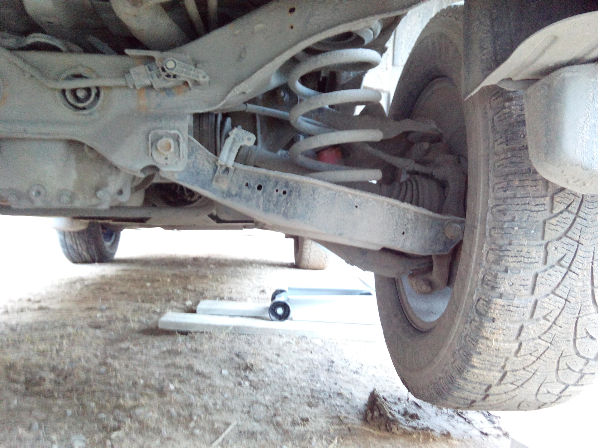 Тяга датчика положения кузова — Nissan Pathfinder (3G), 2,5 л, 2010 ...