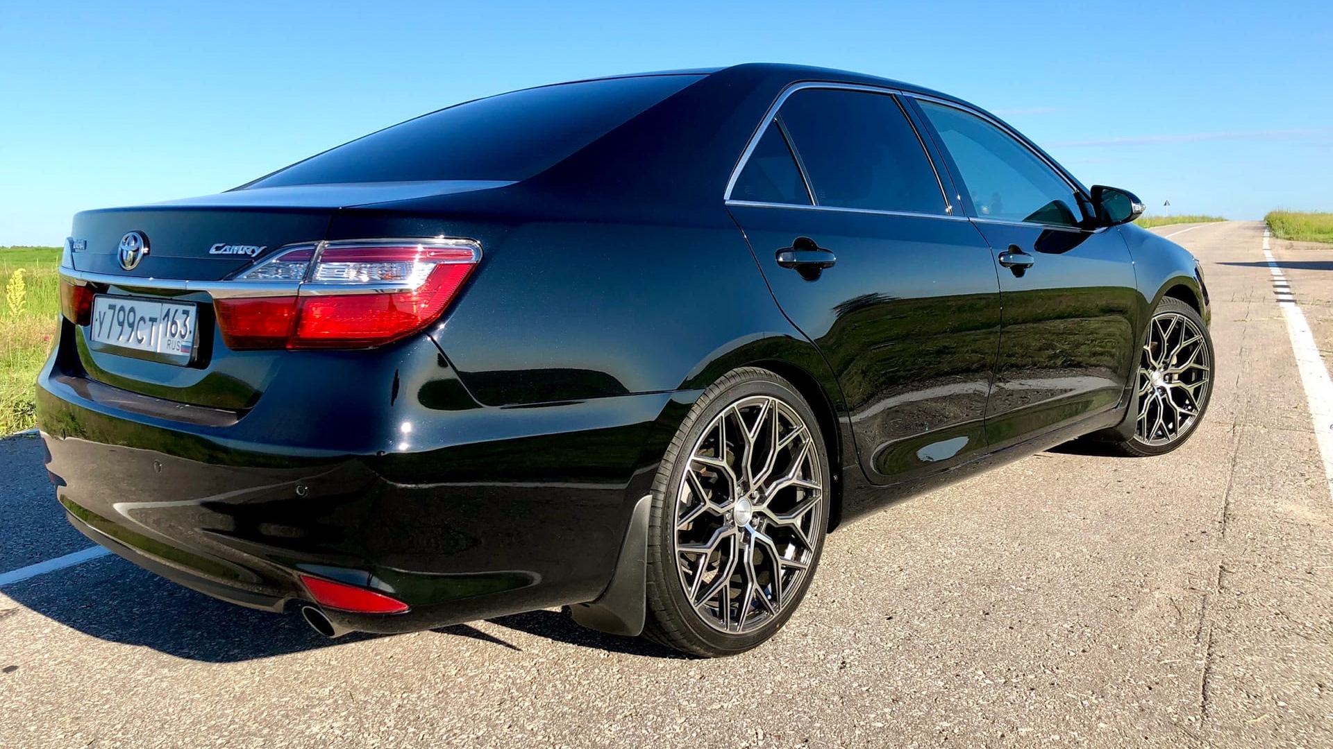 Тойота камри 2.5. Camry hf2. Камри Vossen hf2. Тойота Камри 2.5 комфорт. Камри на hf2.