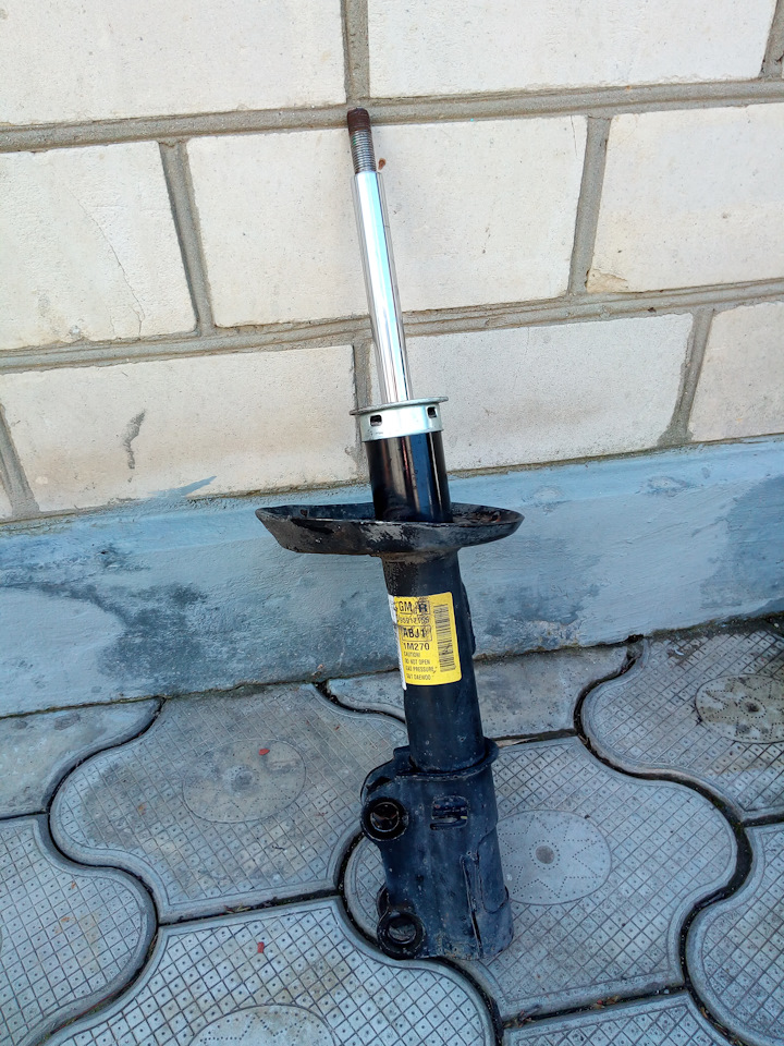 95917155 Стойка передняя правая с амортизатором / Chevrolet Aveo 12~ GM ...