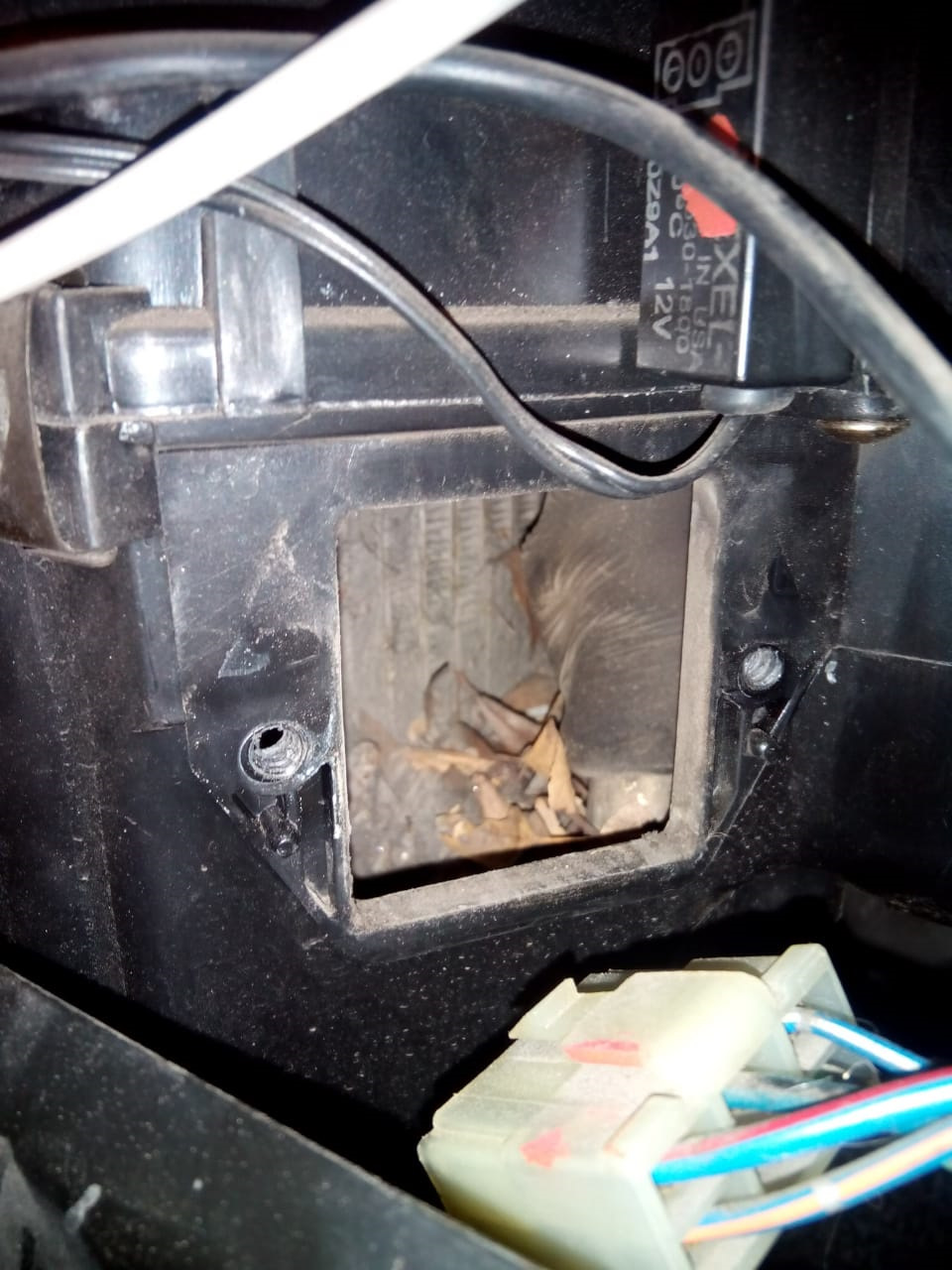 Почему в машине холодно дует печка