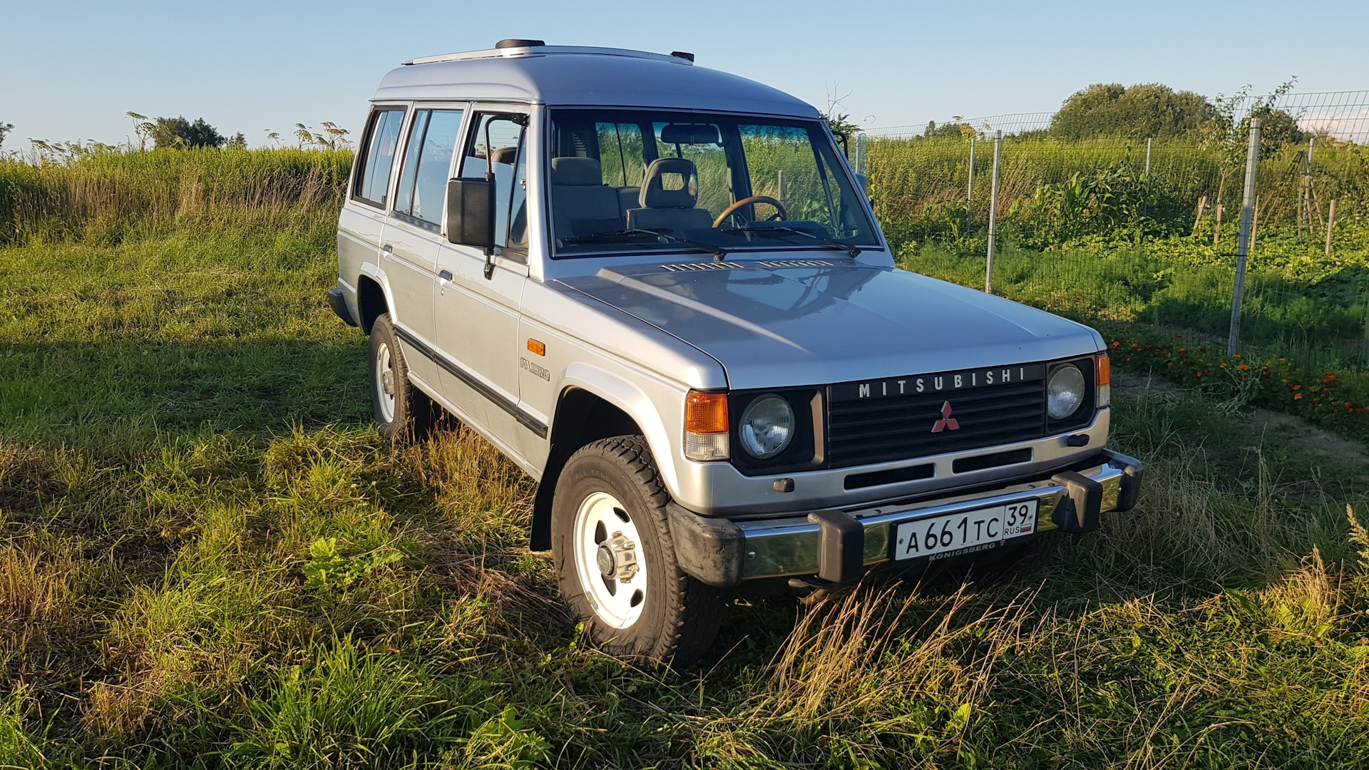 Митсубиси паджеро 1 3.0 бензин. Mitsubishi Pajero 1. Паджеро 1 поколения. Митсубиси Паджеро 1987. Паджеро 1 и 2.