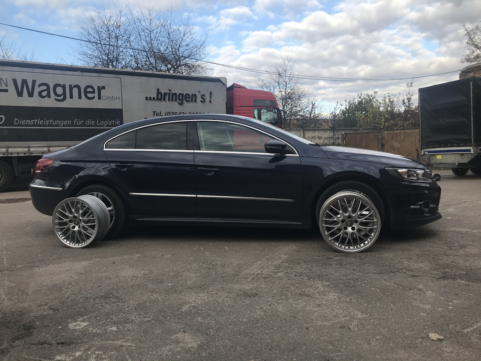 Диски 19 радиус. Volkswagen Passat cc 19 радиус дисков. Пассат СС на шинах 225/50 р 17. 19 Радиус диски Пассат ЦЦ. Диски на Volkswagen Passat cc 19 радиуса.