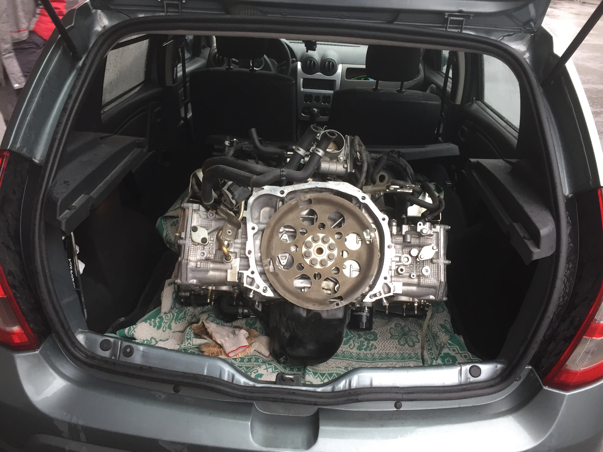 Двигатель в багажник влезет?. Мотор который перевозит 23 человека. Тележка под 4х тактный лодочный мотор. 9. Тележка для мотора ямаха 9.