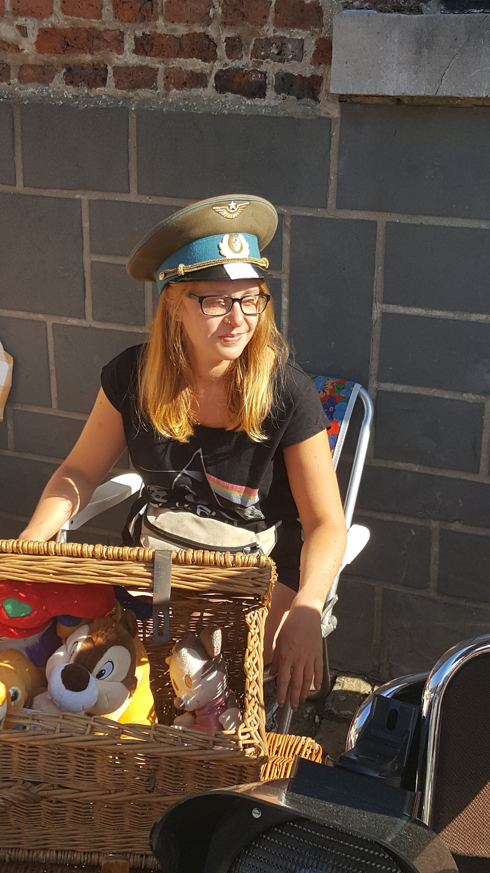 Сегодня брокант в одной из недалёких деревенек в нашем регионе, ну жара ...