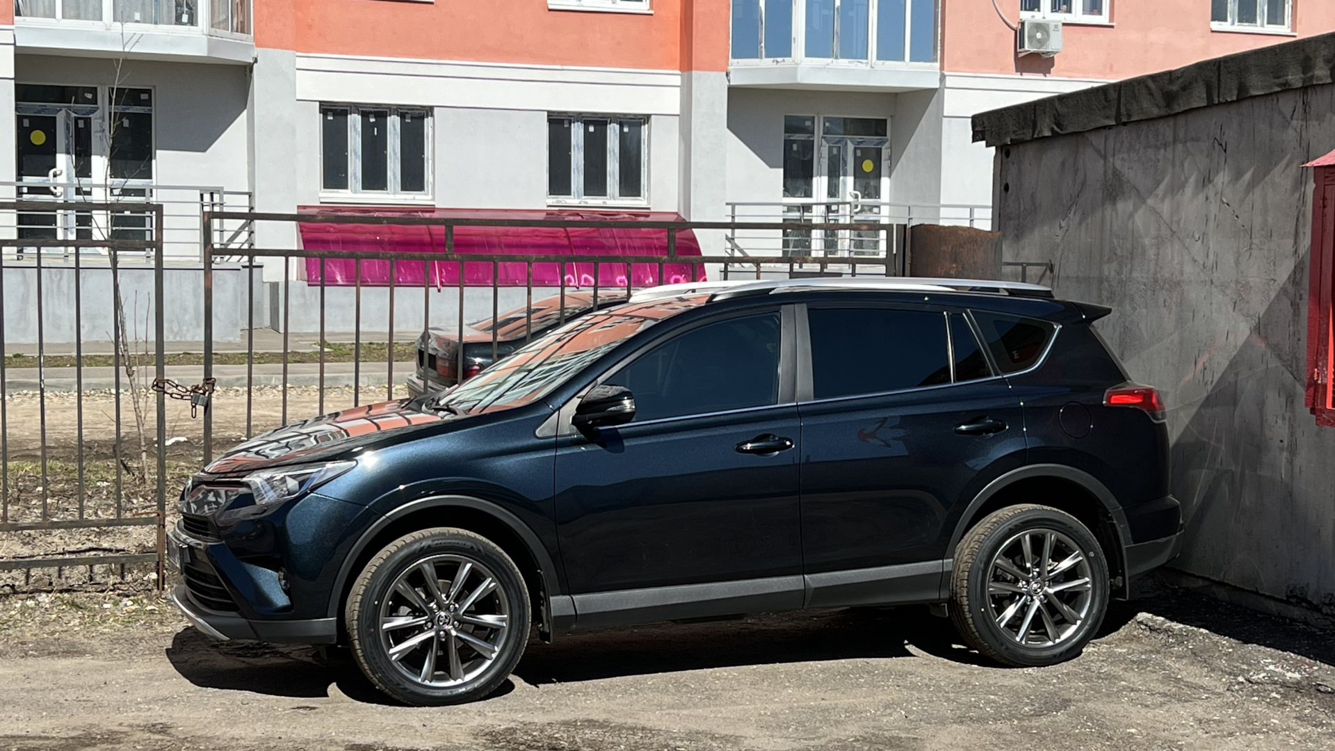 Toyota RAV4 (IV) 2.0 бензиновый 2017 | Тачка жены на DRIVE2