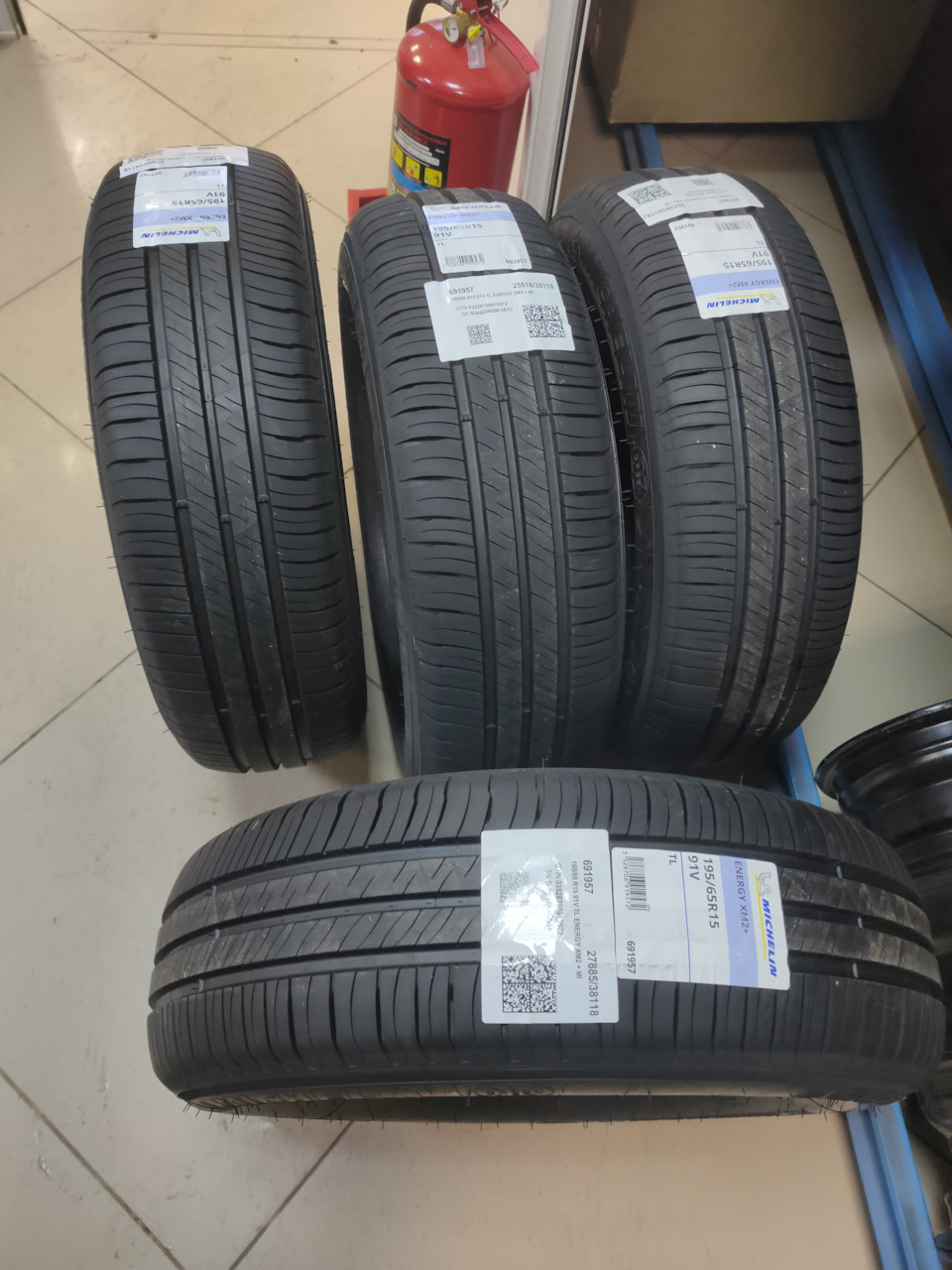 Фото в бортжурнале Skoda Rapid (1G). Запчасти на фото: Michelin Energy XM2+ 195/65R15