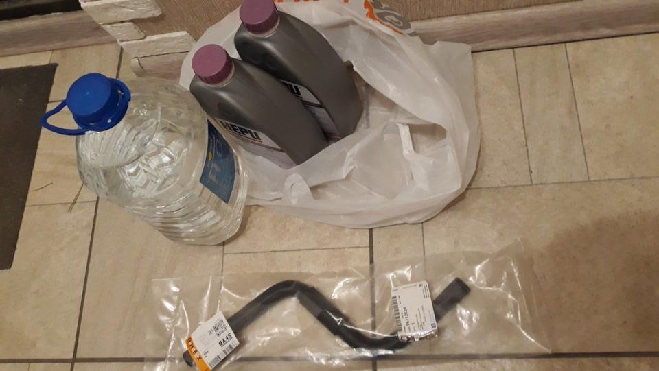 Замена впускного патрубка отопителя — Daewoo Nexia (N150), 1,6 л, 2011 ...