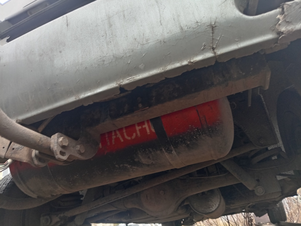 Так балон прячется под бампером и за фаркопом — Lada 2120 Надежда