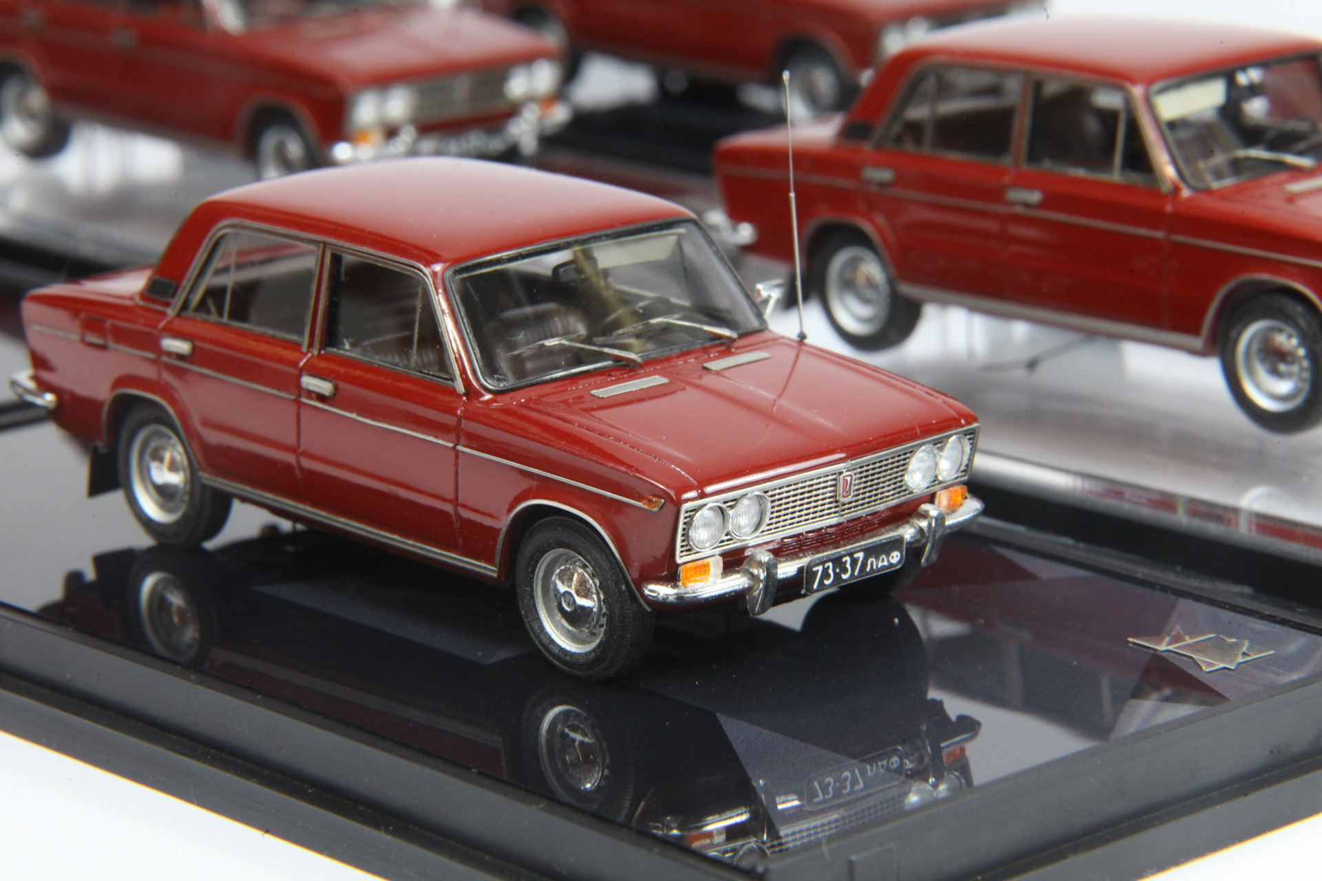 Масштабы моделей автомобилей. ВАЗ 2103 EVR Mini. EVR Mini 1/43. EVR модели 1/43. EVR Mini модели.