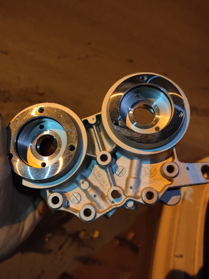 Опорный кронштейн распредвалов ea888 gen3 на Audi A3 (8V), SEAT Leon ...