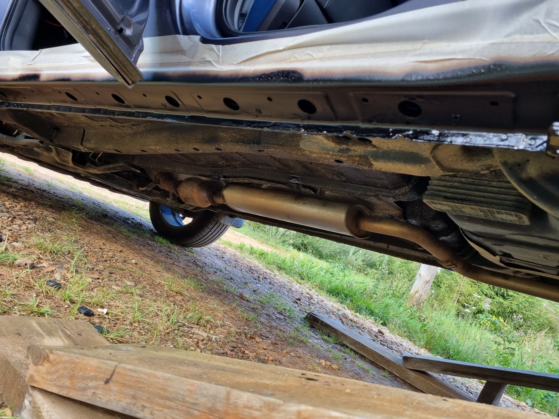 Антикор порогов и обработка мовилем скрытых полостей днища. — Exeed LX ...