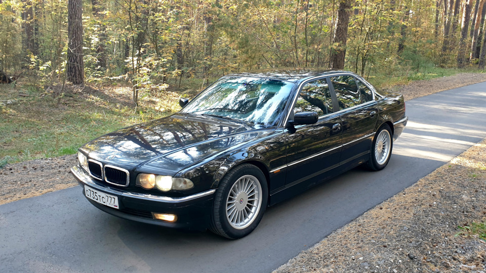 BMW 7 series Брюнетка 👩
