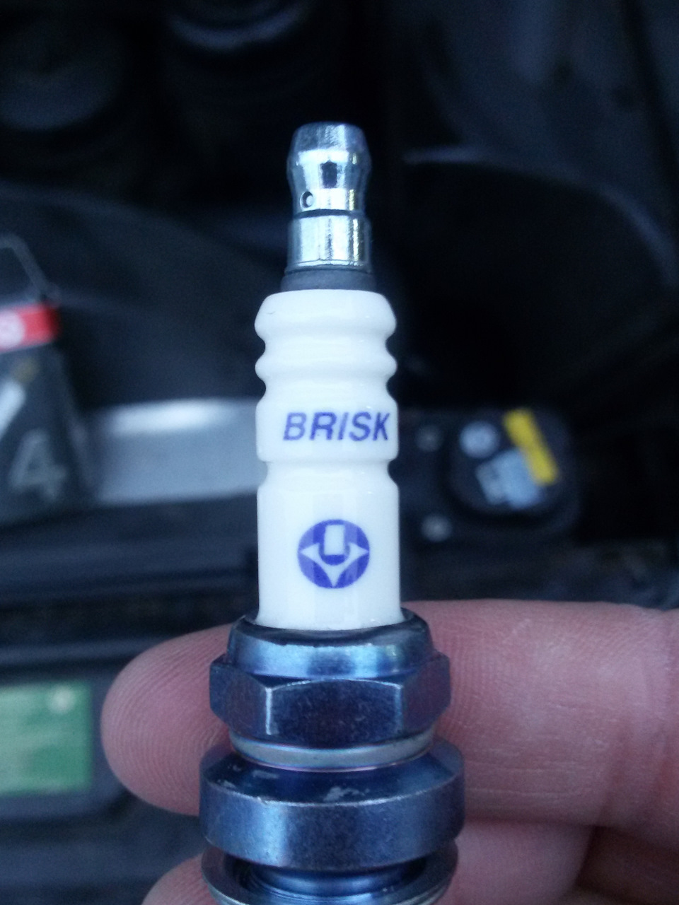 Оригинальная свеча, знак стоит как нужно, краска не распыленная. — BMW 5 series (E39)