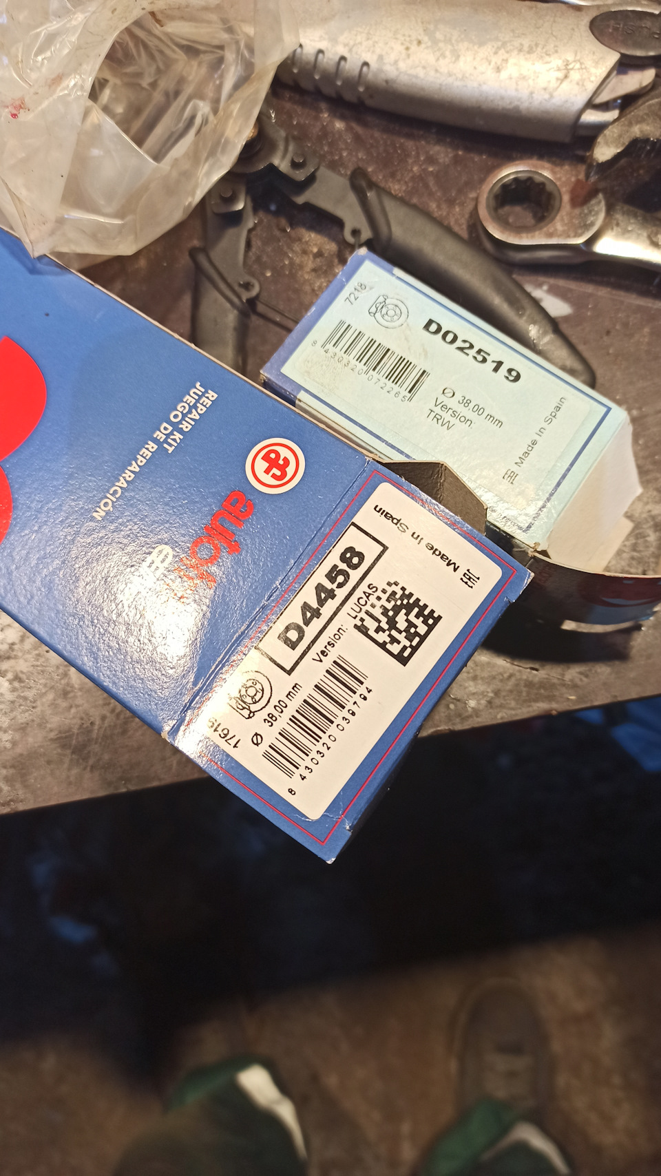 Задний Суппорт клинит — Audi 80 (B4), 1,9 л, 1993 года | своими руками ...