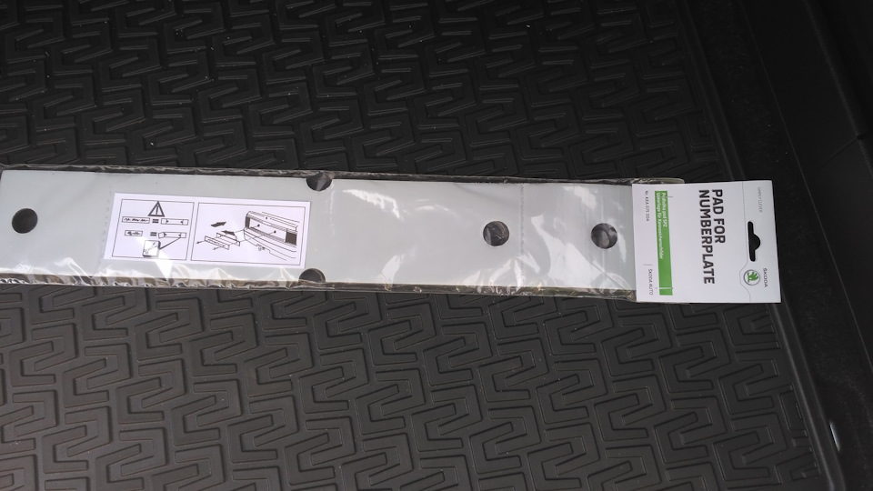 Накладка под рамку номерного знака KEA075004 — Skoda Octavia A7 Mk3, 1 ...