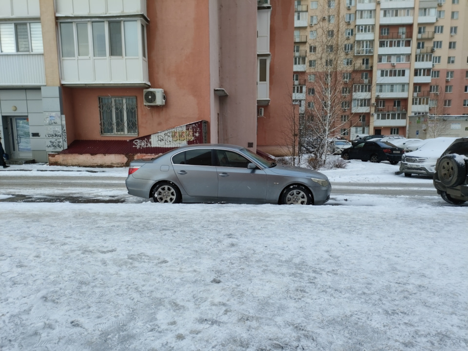 Замена масла в двигателе n52b25 — BMW 5 series (E60), 2,5 л, 2005 года ...